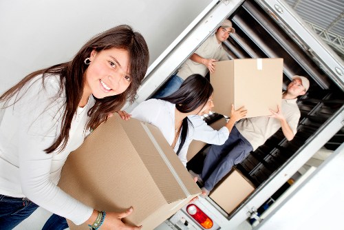 Commercial and home removals van support near Pentonville